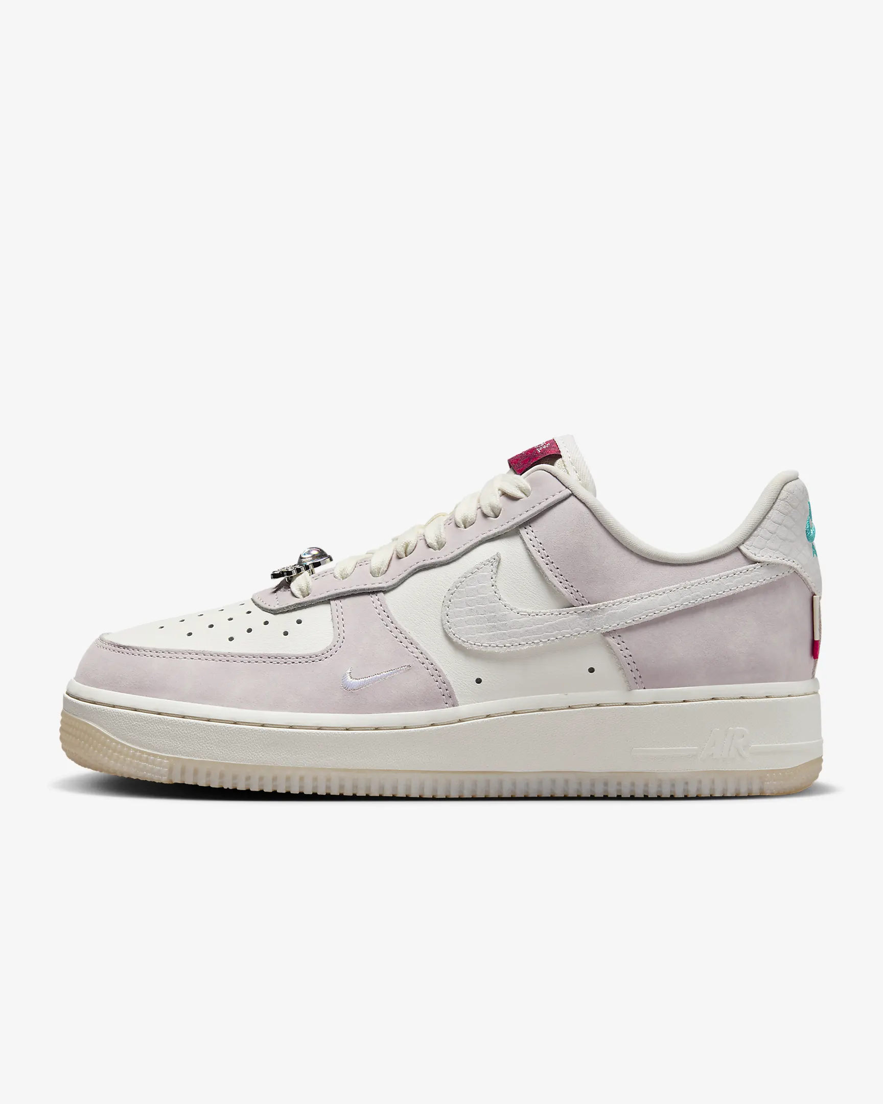 Nike Everyday Essentials: Air Force 1 ’07 LX